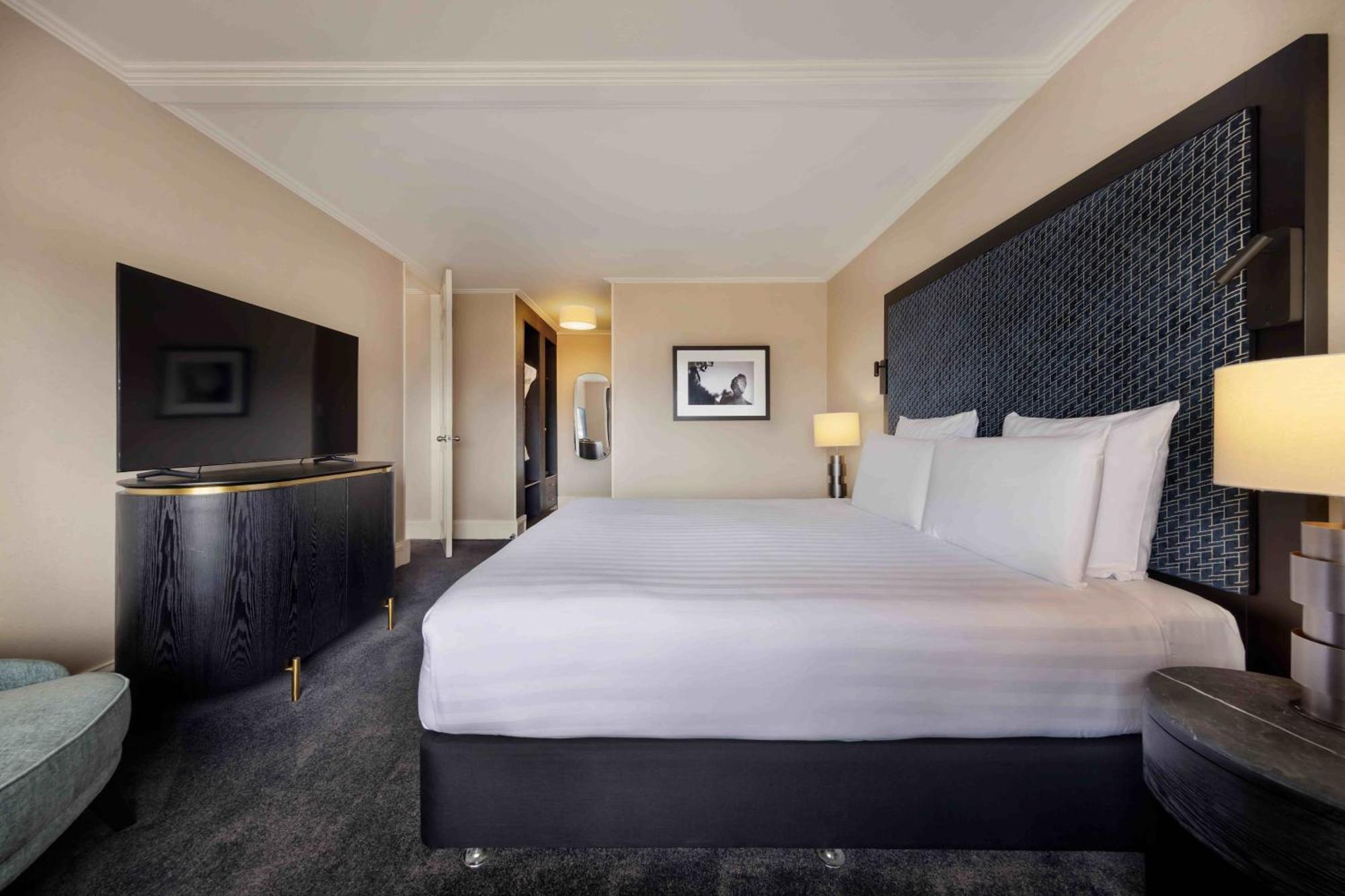 Pullman Auckland Hotel & Apartments Екстер'єр фото A bedroom at the hotel